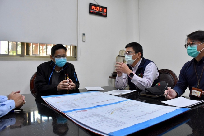 臺中市经济发展局张峯源局长至链发工厂访视。（图／臺中市政府经济发展局提供）