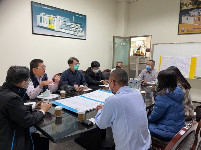 臺中市经济发展局张峯源局长至链发工厂访视。（图／臺中市政府经济发展局提供）