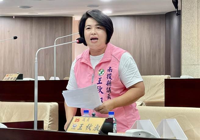 南投县议员王秋淑要求县府教育处强化校园安全防护网，让学生在校园能免于恐惧，安心、安全在学校受教育。（杨静茹摄）
