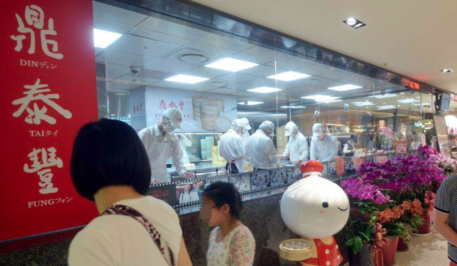 YouTuber「Dinner lin低能林」分享鼎泰丰冷门美食与隐藏吃法。（资料照）