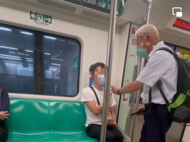 高雄老翁与年轻男子因博爱座让座问题，理念不合发生争执。（摘自脸书社团爆废公社二馆）