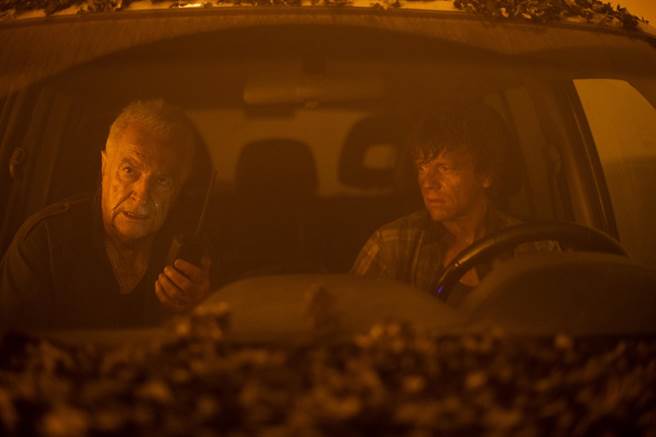 本片找来两大法国凯萨奖影帝艾歷克斯鲁兹（右）与安狄度索里亚（左）领衔主演《烈火浩劫》剧照（采昌影业提供）