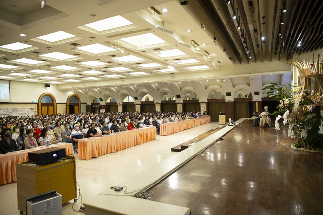 美学大师蒋勋开讲，现场座无虚席。（图／惠中寺提供）