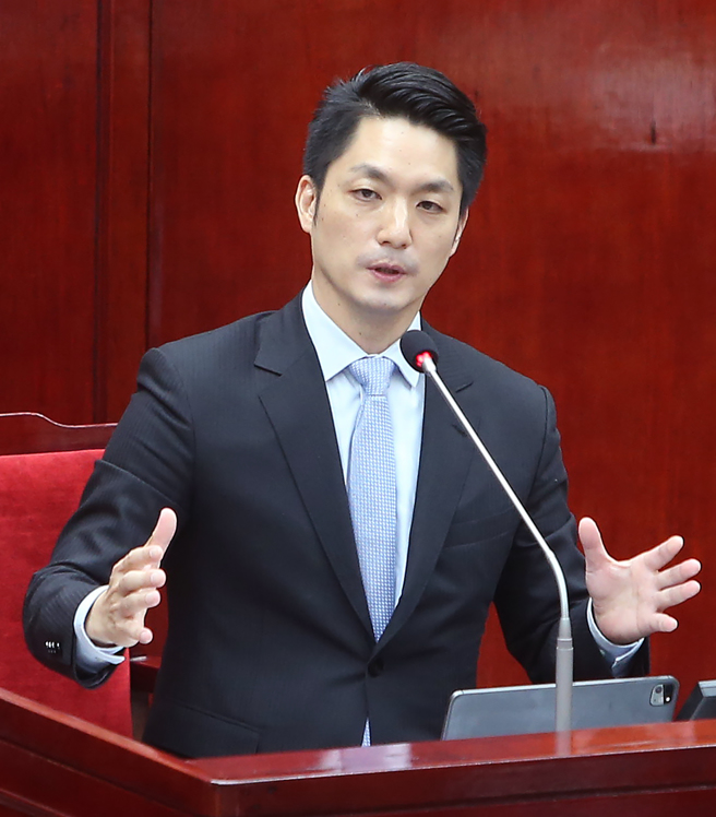 台北市长蒋万安（见图）29日到台北市议会接受议员质询。（赵双杰摄）