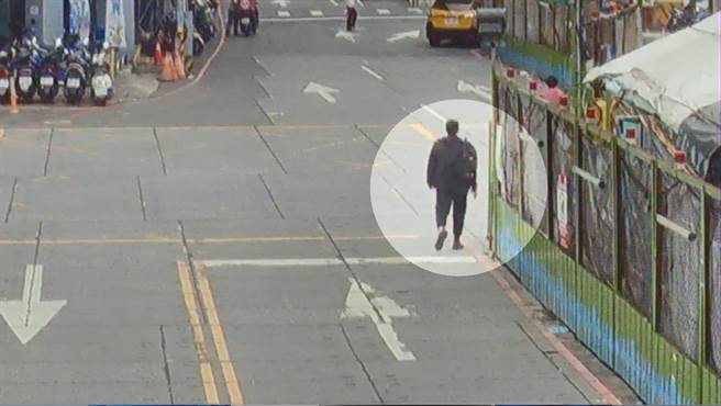 笔挺西装男竟是车手，中坜警方逮补假法院专员。(警方提供／吕筱蝉桃园传真)