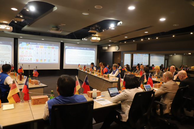 云林县府与德国梅佛邦歆县就数位科技进行交流。(图：云林县政府提供)