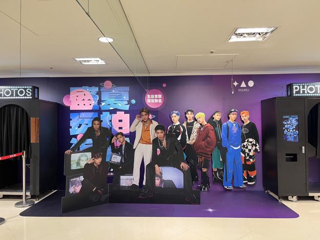 新光三越站前店全台独家《原子少年》偶像打卡点、联名拍贴机登场。（新光三越提供）