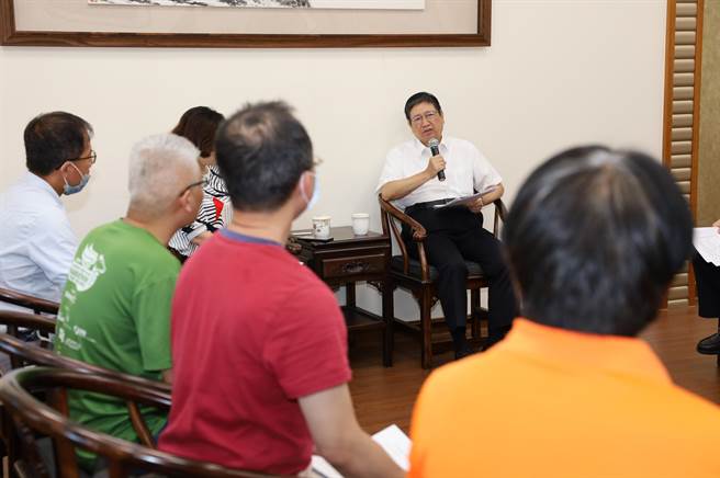 县府邀湖口反生纪念园区自救会主要成员召开沟通说明会，并做线上直播，一个半小时的意见交换都很理性。（新竹县政府提供／罗浚滨新竹传真）