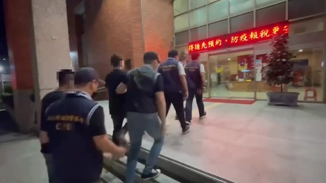 警方于9小时内将犯嫌萧男等5人查缉到案。（图／警方提供）