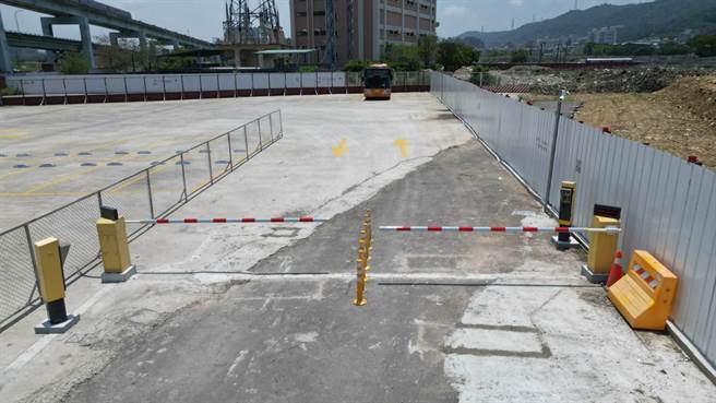 泰山区停五平面停车场。（新北市交通局提供）