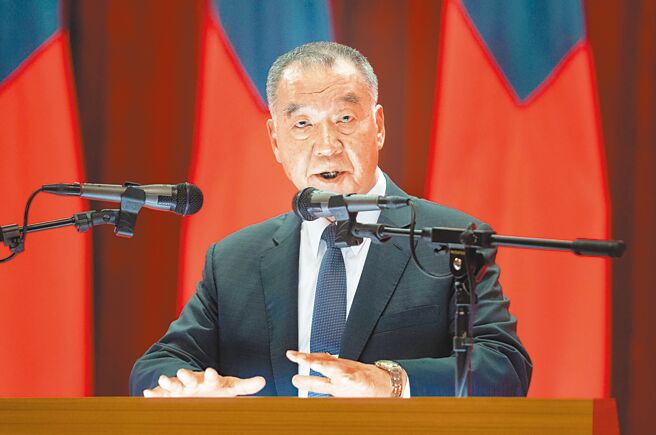 国防部长邱国正日前表示，若有航空实体进入我12浬领空领海，我们就要射击。（军闻社）