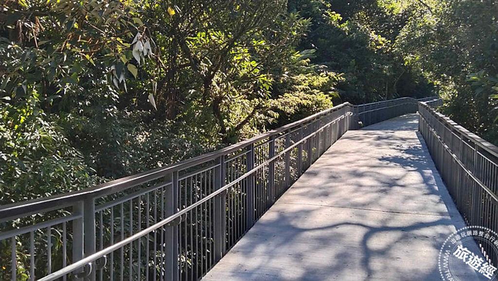 十分友善步道以平緩的坡道取代階梯，讓民眾能更輕易接觸大自然。（新北市政府觀光旅遊局提供）