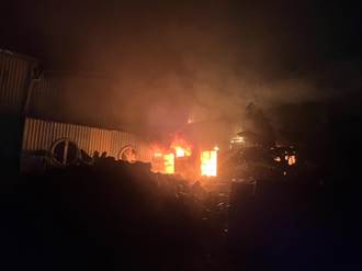 台南五金工廠陷火海    延燒3小時「廠房剩骨架」 