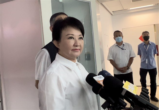 台中市在《远见》杂志公布2023县市长施政满意度调查中首度衝上五星，市长卢秀燕感谢市民支持与肯定。(林欣仪摄)