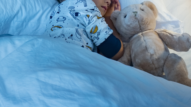 孩子熬夜藏4危害 醫證實「長不高、成績差」：這時間入睡最好
