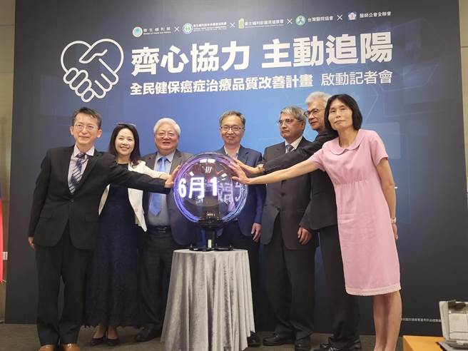 为帮助民眾及早治疗，卫福部继推动5癌筛检后，今年再投入5亿预算，推动「全民健康保险癌症治疗品质改善计画」，主动安排阳性者就医。（林周义摄）