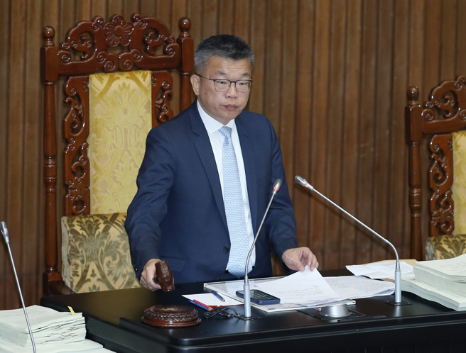 立法院会30日三读通过「护理人员法第37条条文修正草案」。图为立法院副院长蔡其昌。（姚志平摄）
