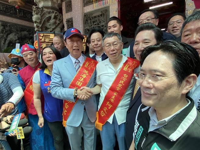 民眾党主席柯文哲较晚抵达，因此与赖清德并未碰头，因此并未出现赖、柯、郭3人合体的画面。（于家麒摄）