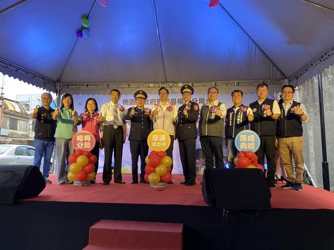 桃园市杨梅警分局草湳派出所新办公厅舍30日落成启用，桃园市长张善政出席启用典礼，期盼舒适办公、洽公环境，提升员警服务品质。（蔡明亘摄）