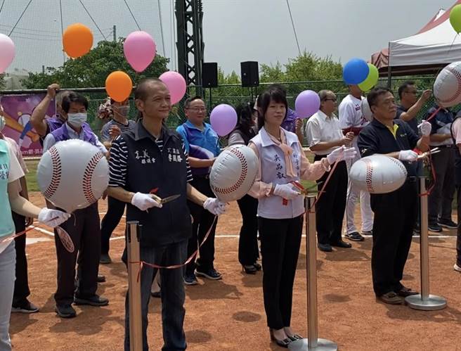朴子市棒球场全新整建完成今启用，由朴子市长吴品叡等各界共同见证。（朴子市公所提供∕吕妍庭嘉义传真）