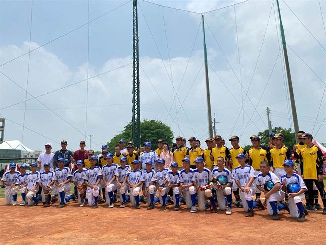 朴子市棒球场全新整建完成今启用，东石国、高中棒球队也来共襄盛举。（朴子市公所提供∕吕妍庭嘉义传真）