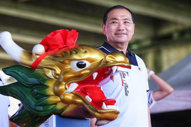 国民党总统参选人、新北市长侯友宜30日出席「新北市议长杯第13届龙舟锦标赛祭江点睛」记者会。（黄世麒摄）