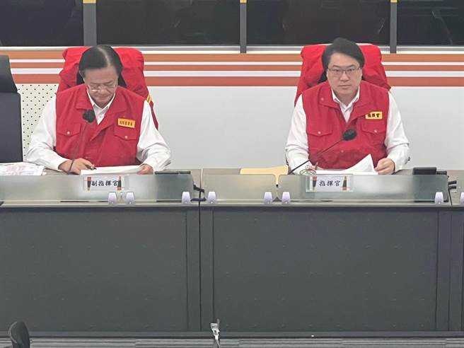 林右昌主持中央灾害应变中心第3次工作会报。（王扬杰摄）