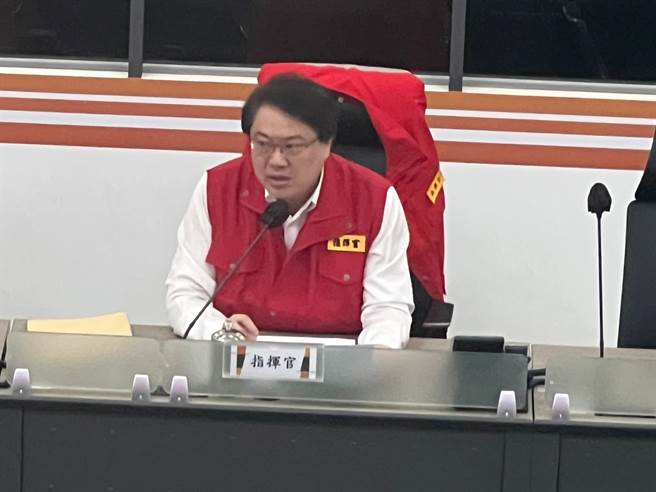 林右昌主持中央灾害应变中心第3次工作会报。（王扬杰摄）