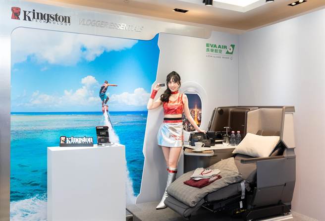 长荣航空此次与全球记忆体储存领导品牌Kingston金士顿合作「金士顿星舰35号」巡迴体验车。（长荣提供），