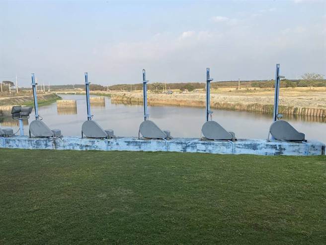 高雄市政府透过多元供水和调度得宜，稳定民生用水的供应。图为曹公圳取水口。（高雄市水利局提供／林瑞益高雄传真）