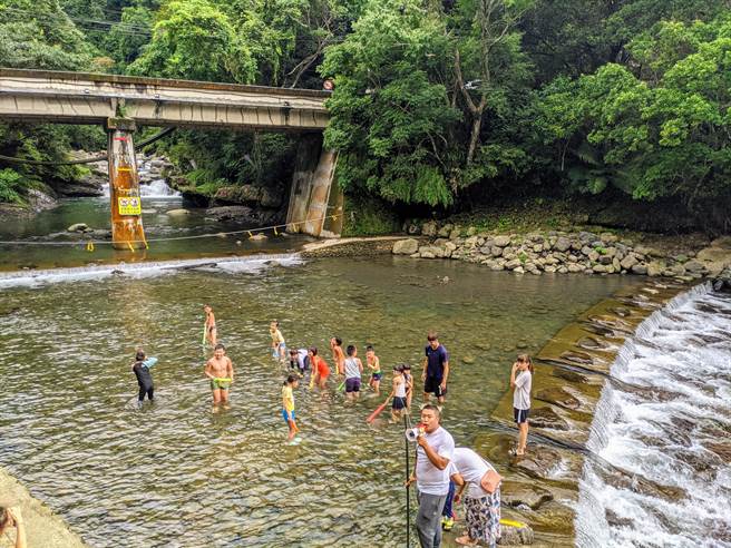 桃园市復兴区宇内溪戏水区因工程因素今夏取消对外开放戏水。（桃园市风管处提供／吕筱蝉桃园传真）