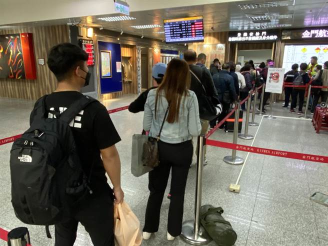 暑假将至全民疯出国，医师提醒注意注意事项让你玩得健康没烦恼。(于家麒摄)