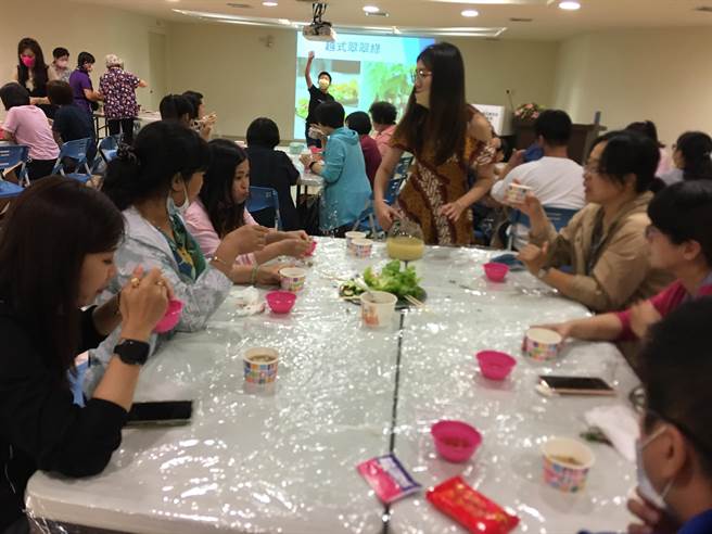 台南市政府新营文化中心今年陆续推出8场「舌尖上的亚洲文化美食工作坊」。（新营文化中心提供／张毓翎台南传真）