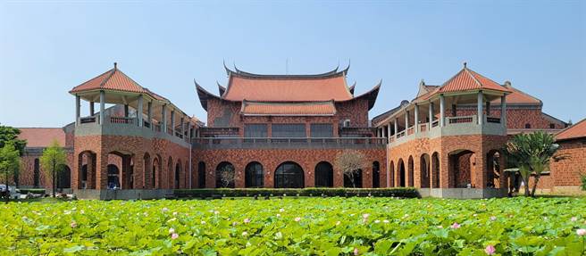 嘉义县表演艺术中心2005年启用至今18年，建筑体及内部设备多有损坏。（嘉义县政府提供∕吕妍庭嘉义传真）