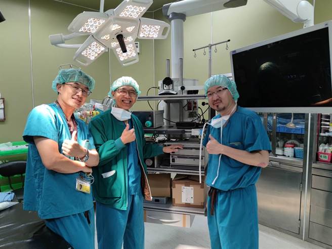 微创手术设备，搭配4K高画质、LED灯光、NIR近红外线摄像机、ICG显影等，提供媲美医学中心等级医疗服务。（竹山秀传医院提供／杨静茹南投传真）