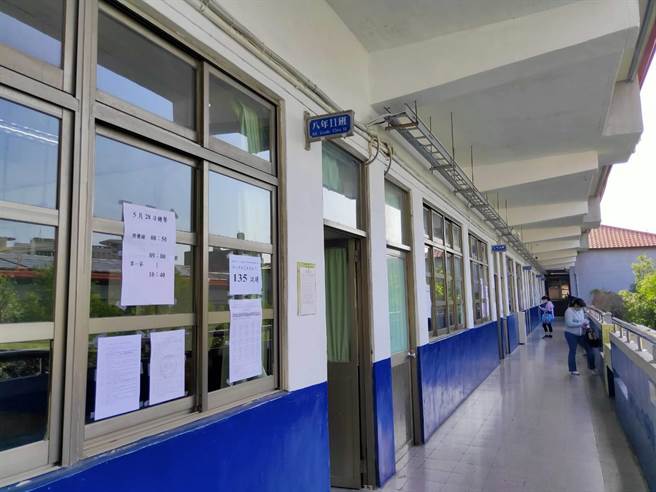 桃园市今年一口气开出806名国小教甄缺额，创近10年最多，吸引逾5000人报名，预计6月18日复试。（蔡依珍摄）