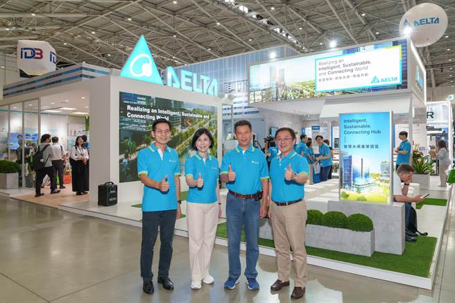 台达今天在COMPUTEX 2023电脑展摊位秀出「智慧永续产业园区」方案，执行长郑平(右2)、品牌长郭珊珊(左2)现场亲自说明。(图／台达提供)