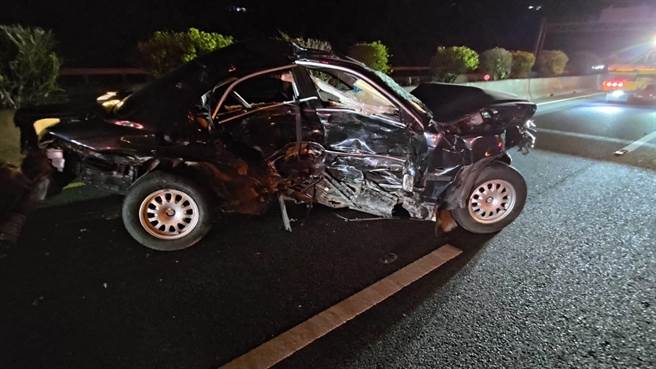 国3芎林路段发生4车追撞车祸现场。（新竹县消防局提供／罗浚滨新竹传真）