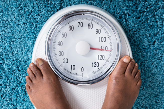 纽西兰航空6月起至7月初将针对自奥克兰国际机场出发的国际线特定航班旅客执行体重量测数据收集计画。（示意图／Shutterstock）