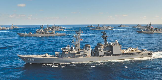 日本自卫队高挂旭日旗，参加韩国海上联合军演；韩国社会是否会抵触，受关注。图为日本防卫省海上自卫队朝雾级护卫舰「滨雾号」DD-155。（摘自日本防卫省海上自卫队官网）