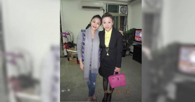 王子苓2019年时闯进校园朝郭姓男童怒掴巴掌，与前新北市议员李婉钰杠上还怒告李妨害名誉，之后又撤告，表示2人是「闺密」。（图／翻摄画面）