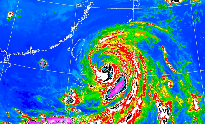 瑪娃的螺旋雲帶還在海上，今晨迎風面大台北、宜蘭、花蓮有明顯降雨。（中央氣象局提供）