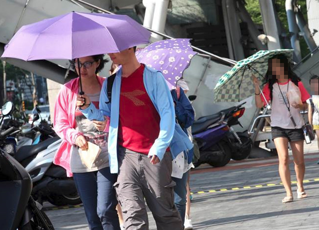 夏月电费6月1日启动，平均每月要多付479元。（资料照）