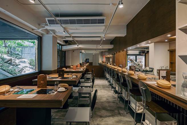 肉大人店内座位。（復兴空厨提供）