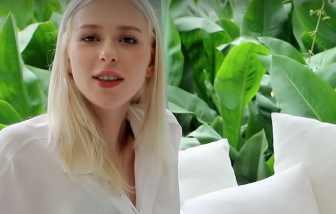 乌克兰正妹Diana曾受超商店员鼓励，她有了想到超商打工的念头。（图／翻摄自不要闹工作室YouTube）