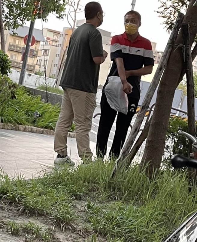 赖姓高中生坠楼后，警方询问夏男相关案情。（民眾提供）