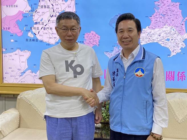 民眾党主席柯文哲近期走访金门，前往各景点参观，并拜会金门县长陈福海，柯文哲也再度喊出兴建金厦大桥，并直言国防哪里是问题。（于家麒摄）