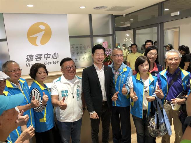无党籍立委林昶佐31日出席西门町游客中心开幕活动，原订要来的议员吴沛忆，则由助理代替出席。（张芷瑜摄）