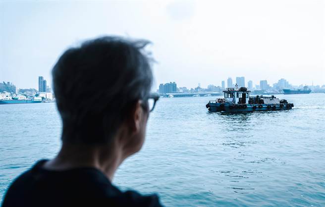 罗大佑曾在高雄定居十年，与高雄情感深厚。（大右音乐提供）