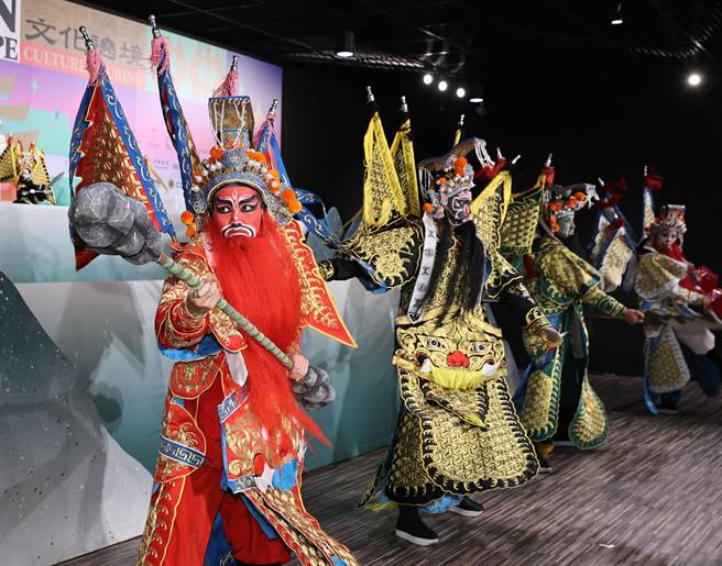 纸风车剧团作品《哪咤闹龙宫》将首次到匈牙利布达佩斯演出，届时也将邀请因俄乌战争而流离失所的难民小朋友欣赏。（罗永铭摄）